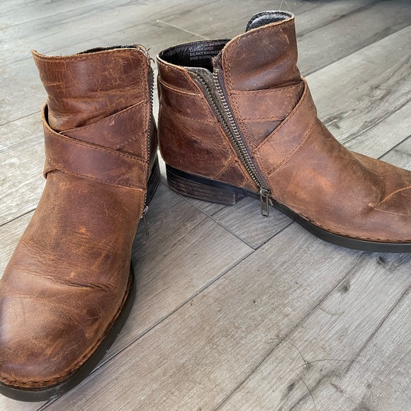 Born brown leather ankle boots with zipper and buckle - Picture 3 of 6
